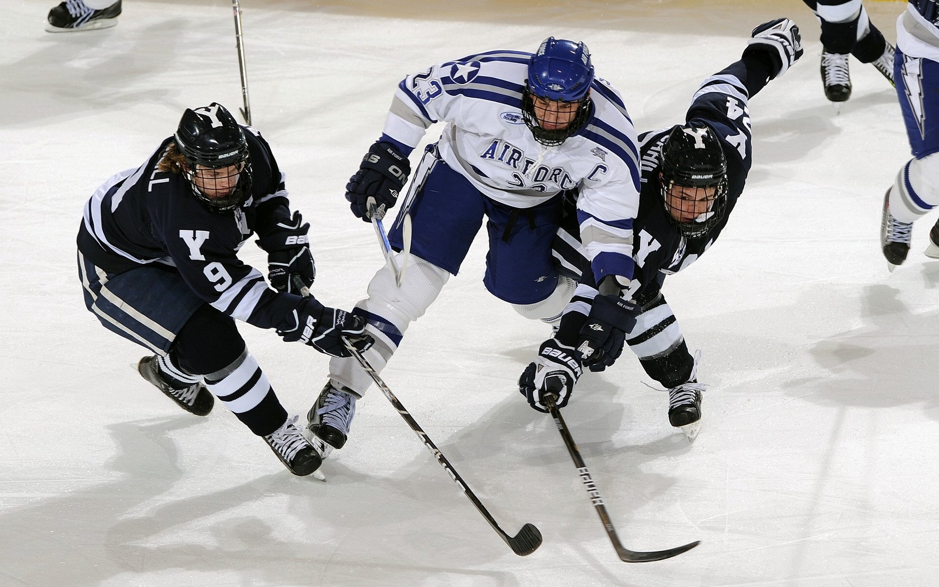 Kaiyun官方登录入口-【马克·塞尔比】防守策略专家，赛场上的铁壁屏障，马克·塞尔比妻子