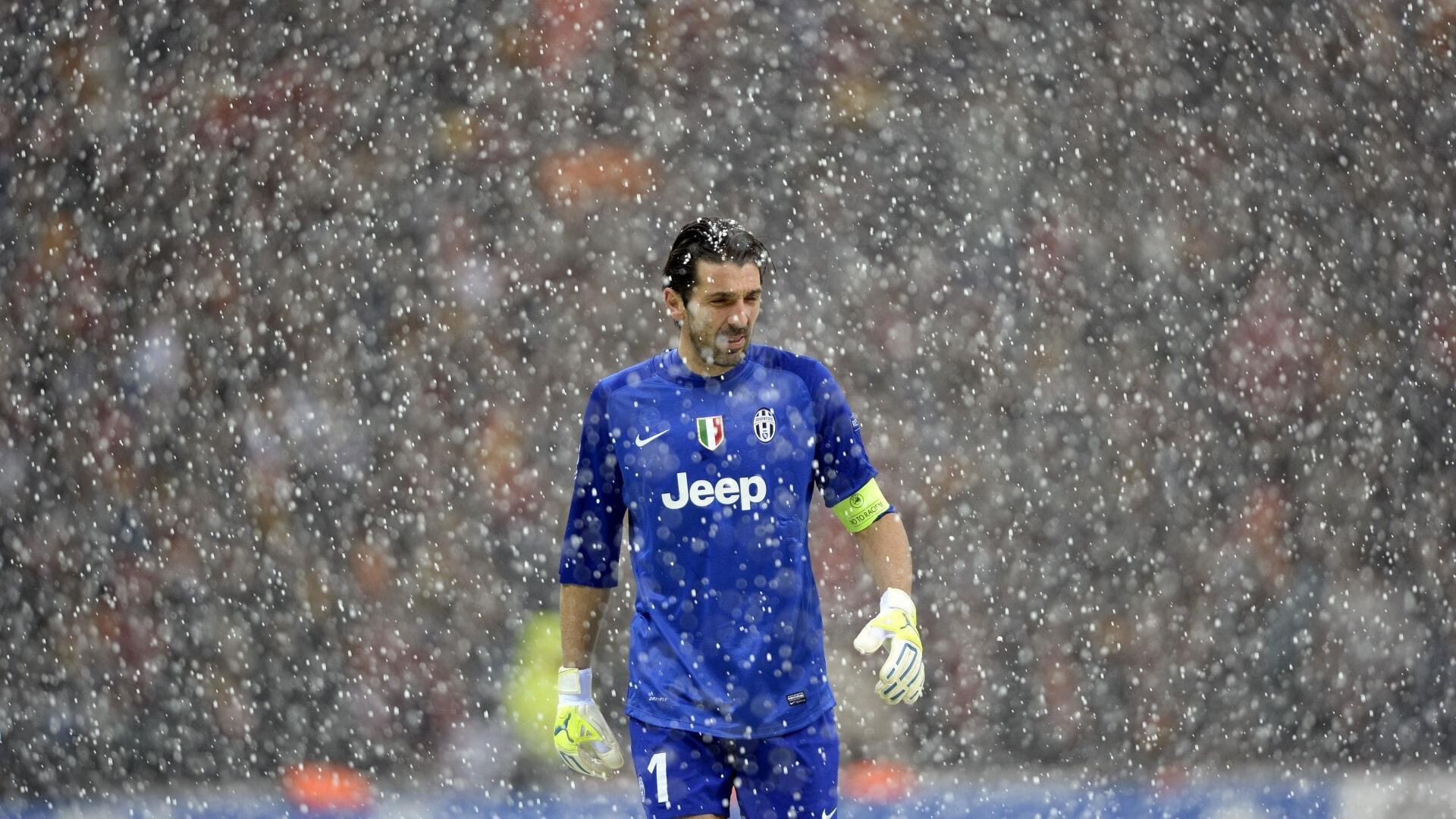 全场网球红土赛天气变化致战术改变，网球公开赛红土场地