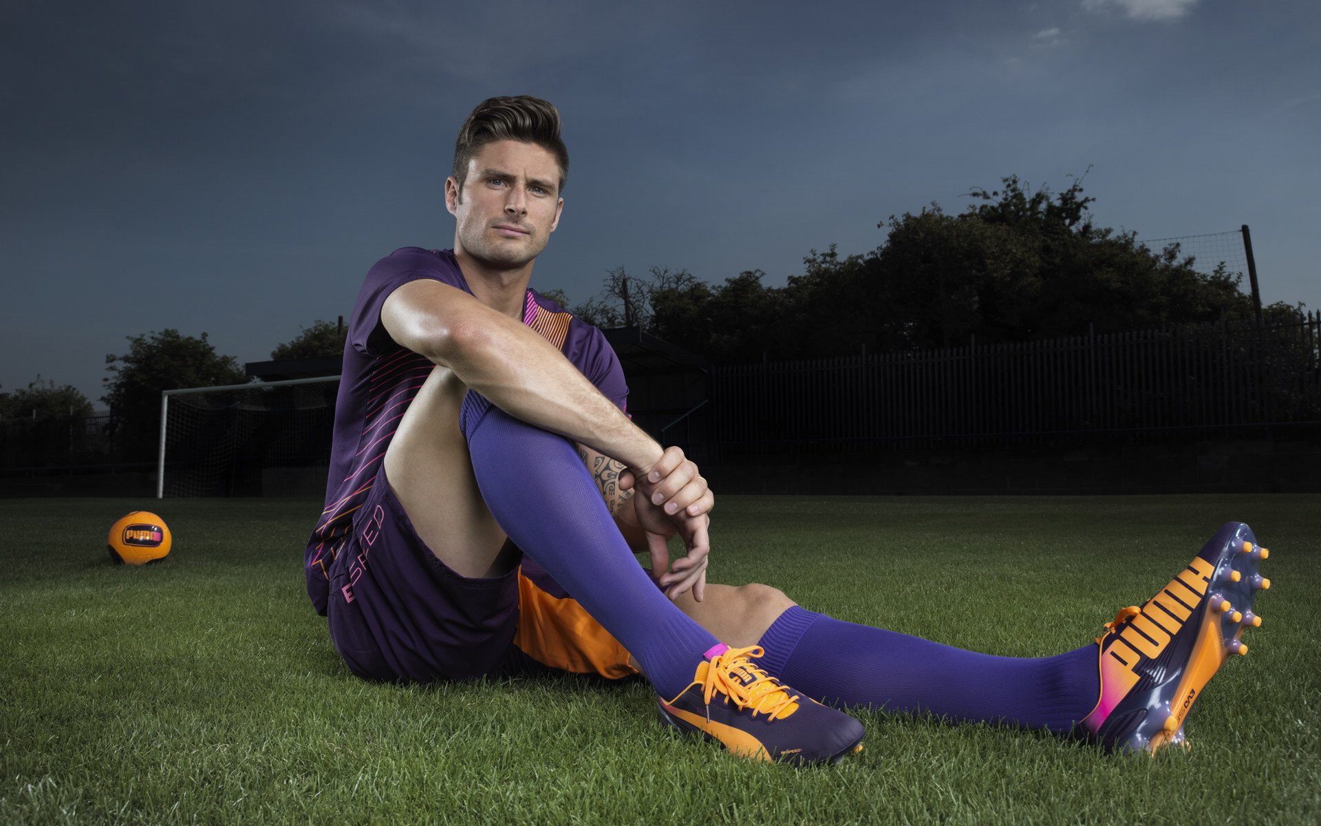 大屏幕上的祝福和呼喊，欧冠夜晚的感人瞬间，欧冠段子