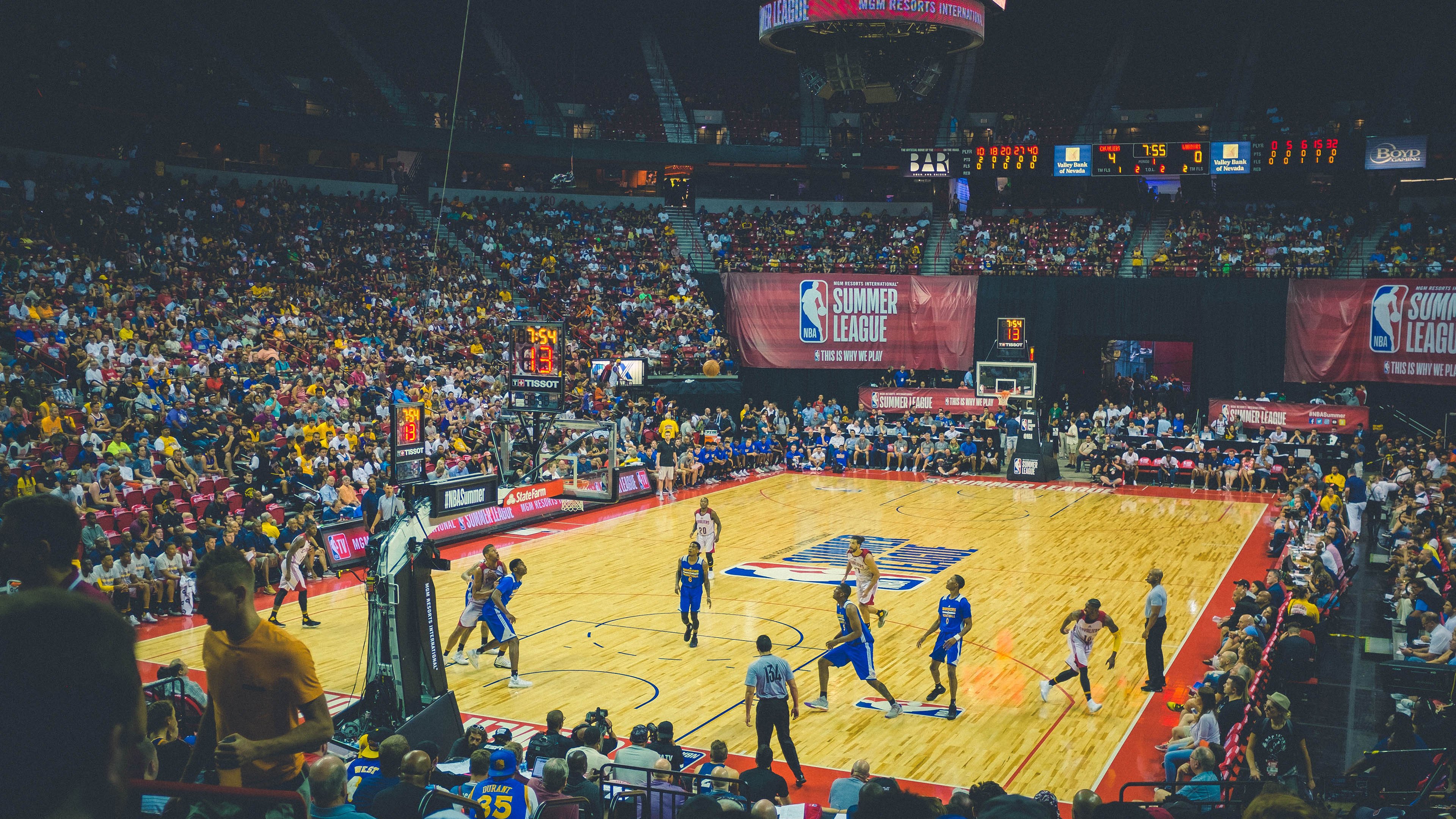 娱乐篮球：明星比赛中的搞笑瞬间盘点，明星打篮球比赛的节目